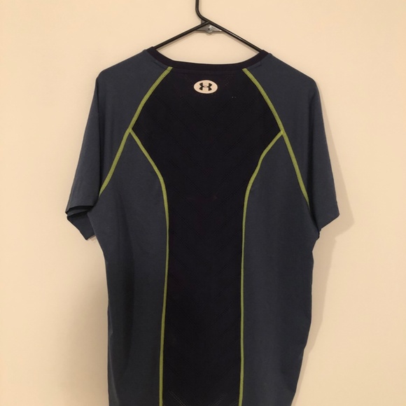 Extra Large Under Armour Athletic Shirt - Picture 2 of 3